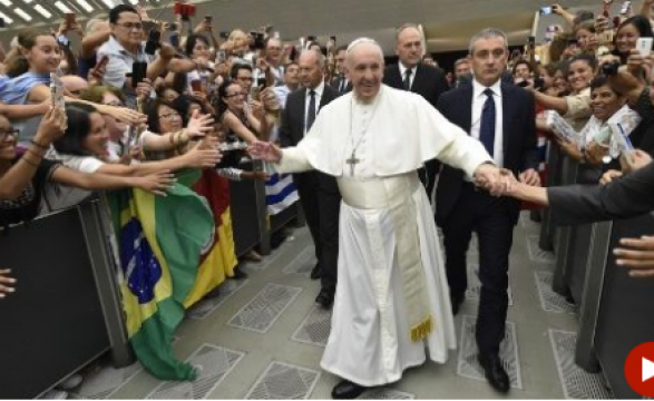 Não fazer turismo espiritual na Igreja, mas viver como irmãos, Papa na audiência geral