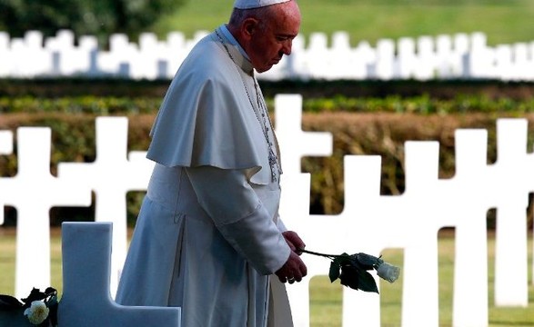 Papa celebra Missa de Finados no Cemitério Laurentino