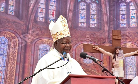 Papa manifesta tristeza pela morte de Dom Benedito