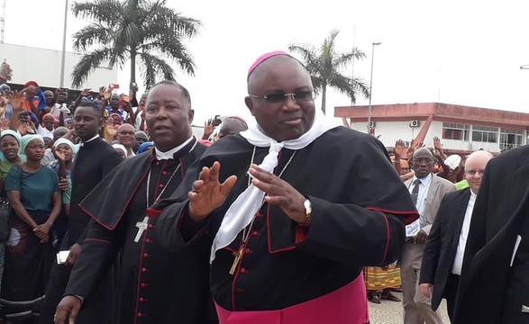 Fiéis de Cabinda recebem o seu Pastor com Júbilo