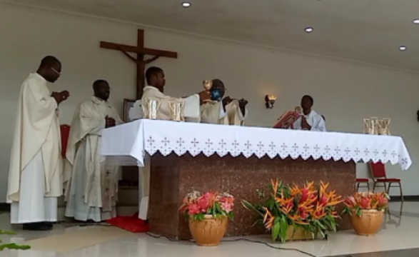 No Domingo do Bom Pastor Bispo de Viana reza com vocacionados