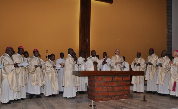 Presidente da CEAST inaugura igreja de santa cruz no Uíge