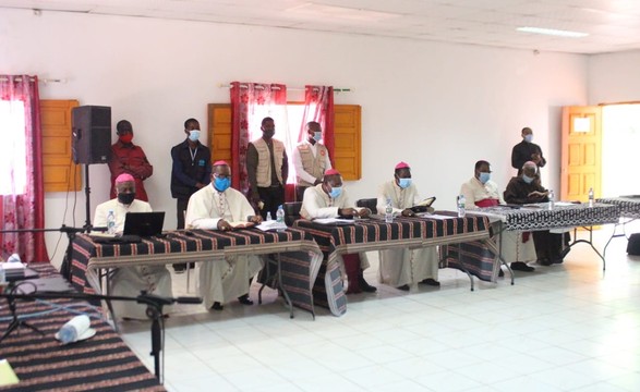 Bispos reunidos em Cazombo reagem a morte do Governador do Uíge