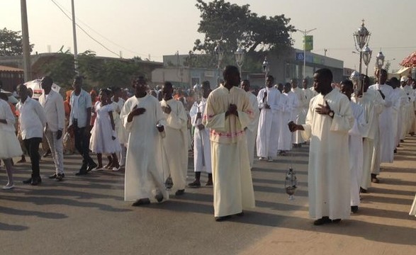 Procissão do corpo de Deus anima a vida das comunidades católicas em todo o país