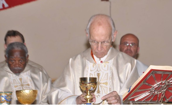 1º Bispo do Uíje homenageado pelos alunos antigos do magistério  