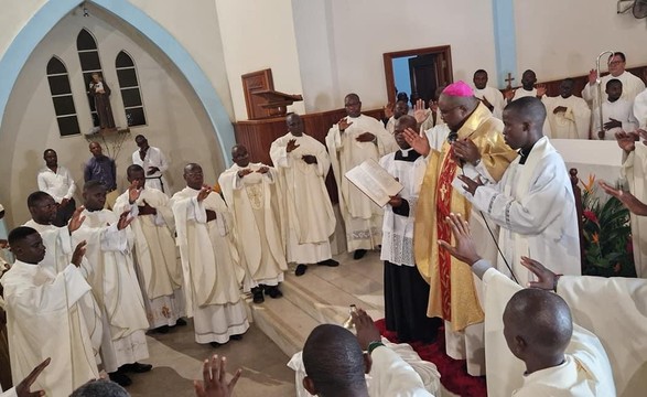 Na missa Crismal D. Belmiro pede aos fiéis  a terem consciência das dificuldades de ser católico