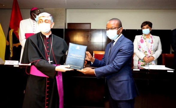 Executivo entrega instrumentos regulamentares e administrativos do Acordo Quadro aos bispos