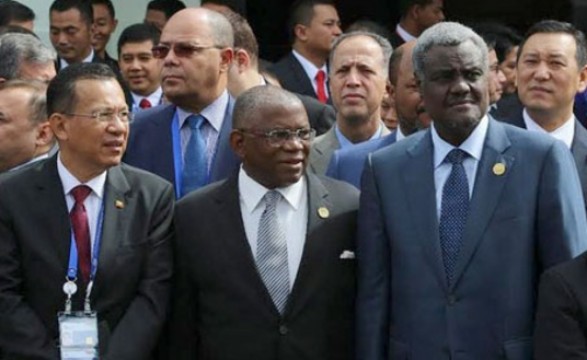 Líderes de África e Ásia rendem tributo aos 