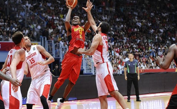 Angola procura esta noite passagem para as meias-finais do Afrobasket 