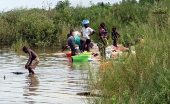 No Andulu: cidadãos consomem água de lagoas