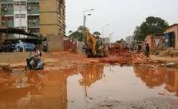 Aguas paradas no Sambizanga incomodam moradores