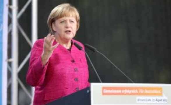 Merkel diz que regime sírio