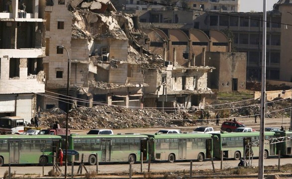  Ataques a comboios bloqueiam evacuação de civis em Aleppo
