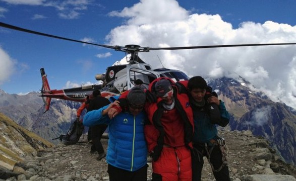 Equipas de resgate buscam alpinistas desaparecidos no Nepal