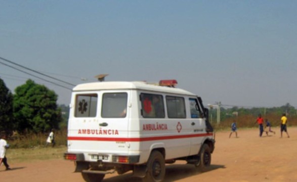 Mau estado técnico da única ambulância do hospital da Conda dificulta operações de transporte de doentes