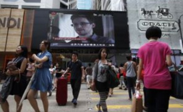 Perseguição a Snowden é