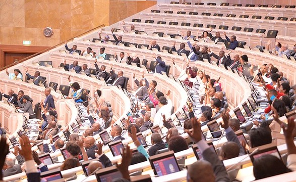 Parlamento angolano retira o título de emérito para os ex- presidentes