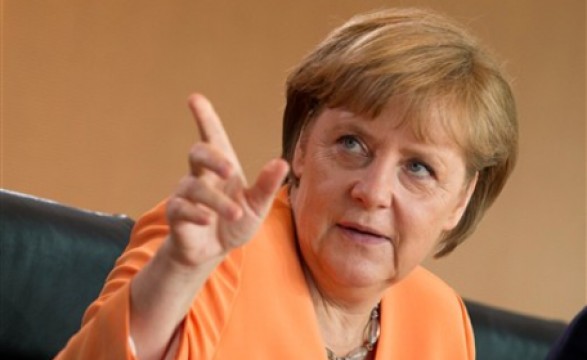 Angela Merkel defende continuação de austeridade em Portugal