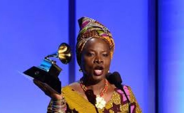 Angélique Kidjo recebe Grammy de World Music