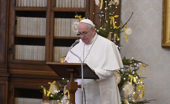 Deus nos acaricia com a sua misericórdia, Papa no Angelus