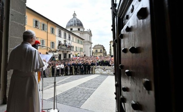 O Papa: rezemos pela paz e por aqueles que sofrem devido a guerras e violências
