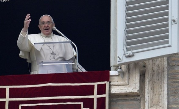 Dizer-se cristão não é o mesmo que ser cristão, é preciso coerência, Papa no Angelus