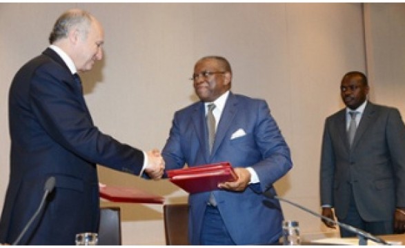 Angola e França assinam acordos para reforço da cooperação