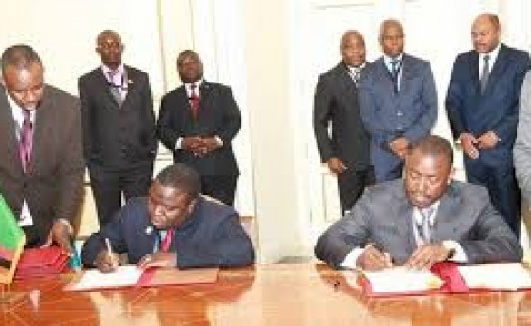 Angola e Zâmbia assinam acordos