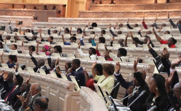 Código penal aprovado com 155 votos a favor