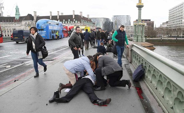 Dois mortos, autoridades suspeitam de ataque terrorista em Londres 