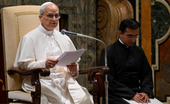 O nosso mundo, ferido pela guerra e injustiça, precisa do amor de Deus, diz Papa Leão