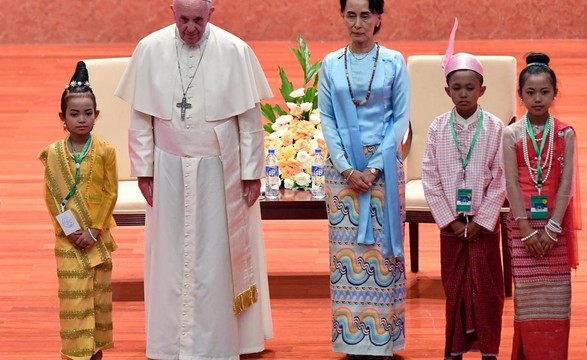 Aung San Suu Kyi aborda questão do respeito pelas minorias