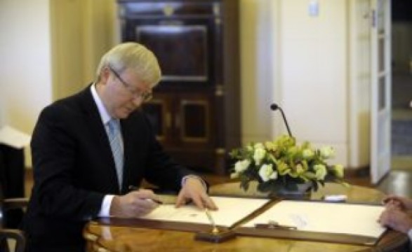 Kevin Rudd presta juramento como primeiro-ministro