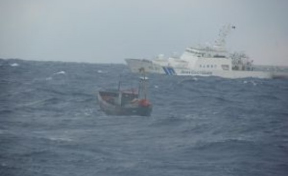 Resgatadas 106 pessoas em naufrágio ao largo da Austrália