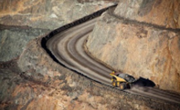 Rio Tinto mantém metas de produção de minério de ferro em 2012