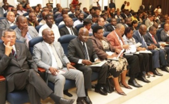 Sociedade civil e partidos políticos reagem com preocupação autarquias em Angola