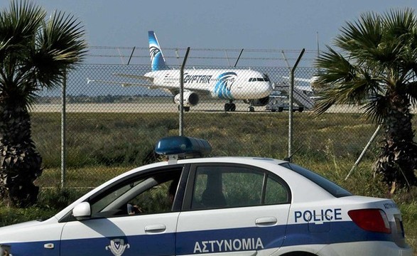 Homem sequestra avião no Egipto e desvia voo para o Chipre