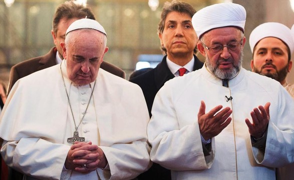 Papa visitou Mesquita Azul