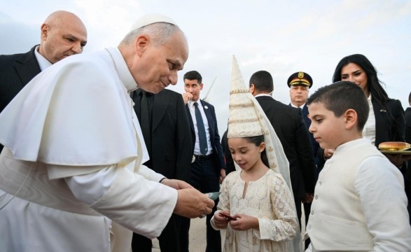 Papa chega a Beirute e rega «cedro da amizade» no Palácio Presidencial
