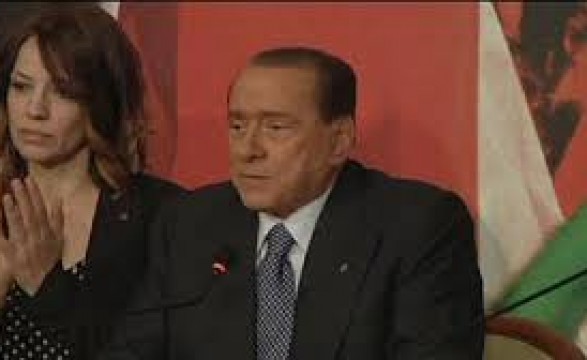 Berlusconi satisfeito por ser condenado a serviço cívico
