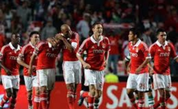 Benfica mais perto dos 