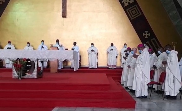 Dom Ndakalako aos consagrados: Amai a igreja de Deus e sacrificai-vos por ela na simplicidade e humanidade