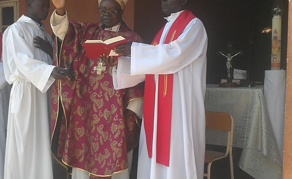 Dom Mário efectua visita pastoral a missão católica de Menongue