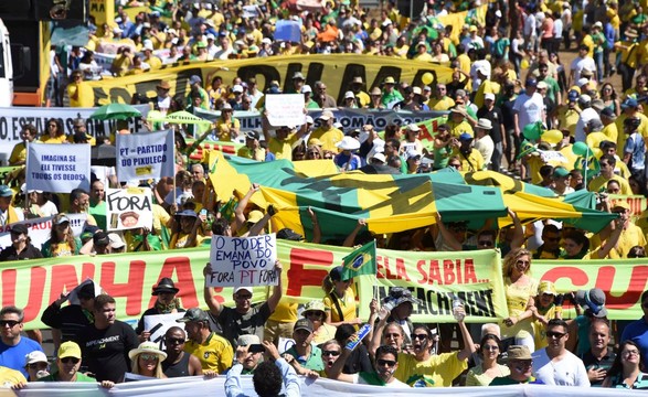 Brasil esta dividido com as contestações a Dilma 