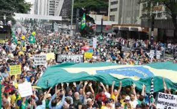 Dilma Rousseff defende “livre manifestação”