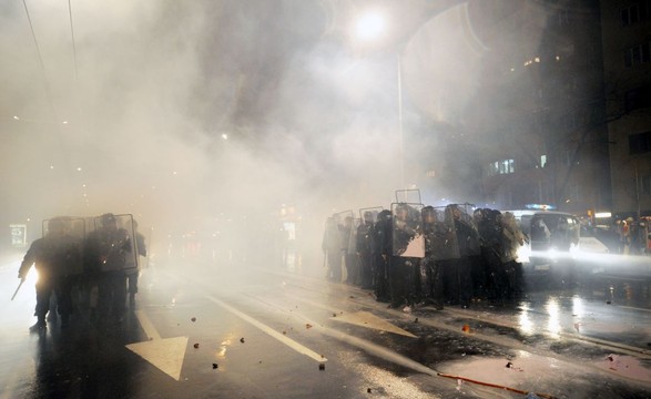 Governo búlgaro demite-se após dez dias de protestos