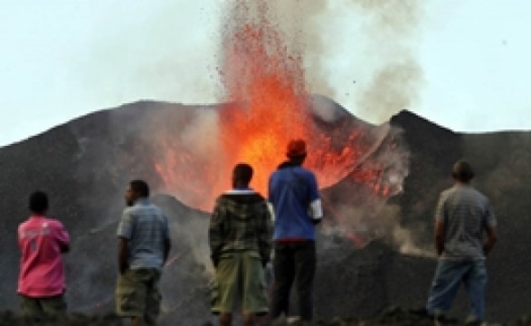 Erupções vulcânicas evoluem para um 