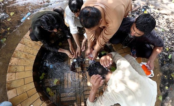 Onda de calor no Paquistão mata 800 pessoas