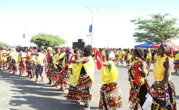 Grupo carnavalesco forte Santa Rita no Namibe 