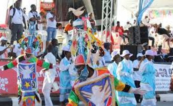 Marginal mais de 39 grupos para o desfile carnavalesco